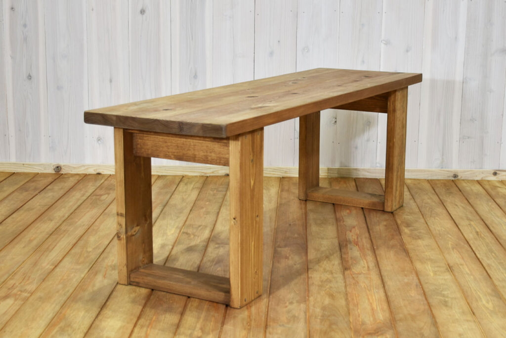 自宅にベンチは必要？一般家庭にベンチを置くメリットとデメリット