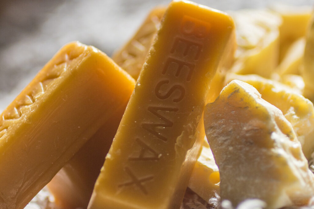 湿気のダメージから家具を守ろう！梅雨明け後の無垢材家具のメンテナンスガイド