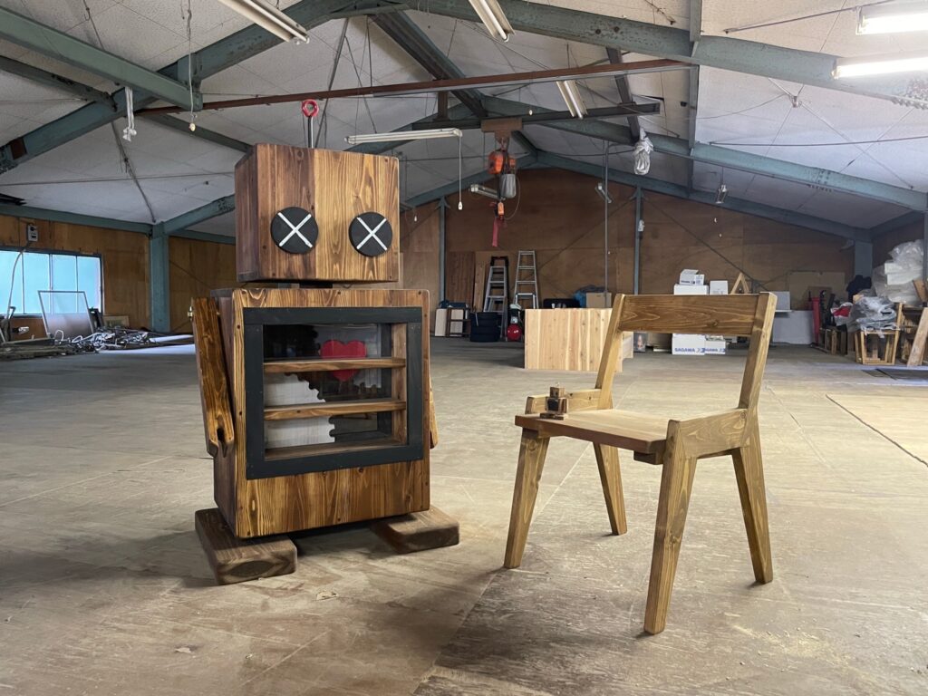 単純にロボットを作ろうとしたけど家具屋なので陳列棚として作ってみた!
